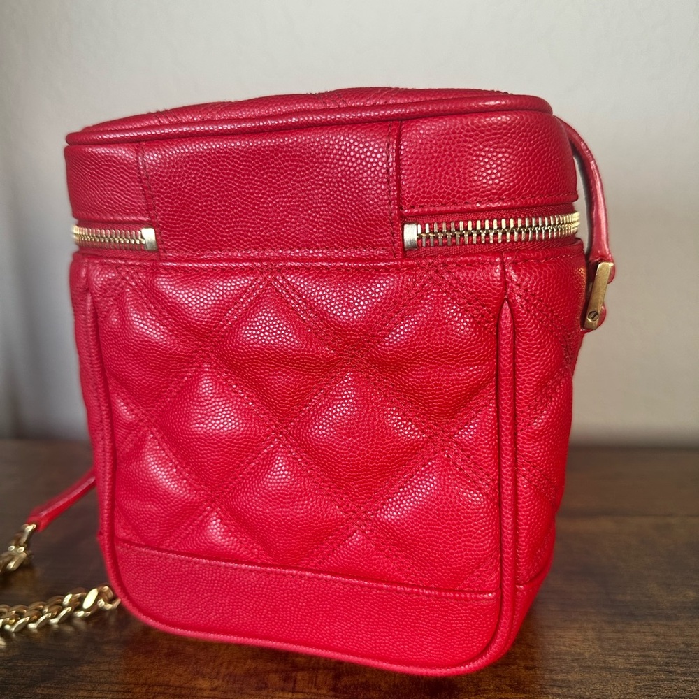 YSL Saint Laurent Red Quilted Leather 80s Vanity Crossbody with Gold Hardware - Picture 6 of 13